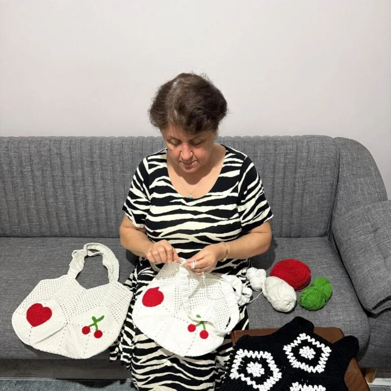 Vakvrouw Mujgan aan het werk