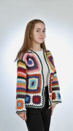 Mosaic crochet vest gedragen detail - Loom & Loop