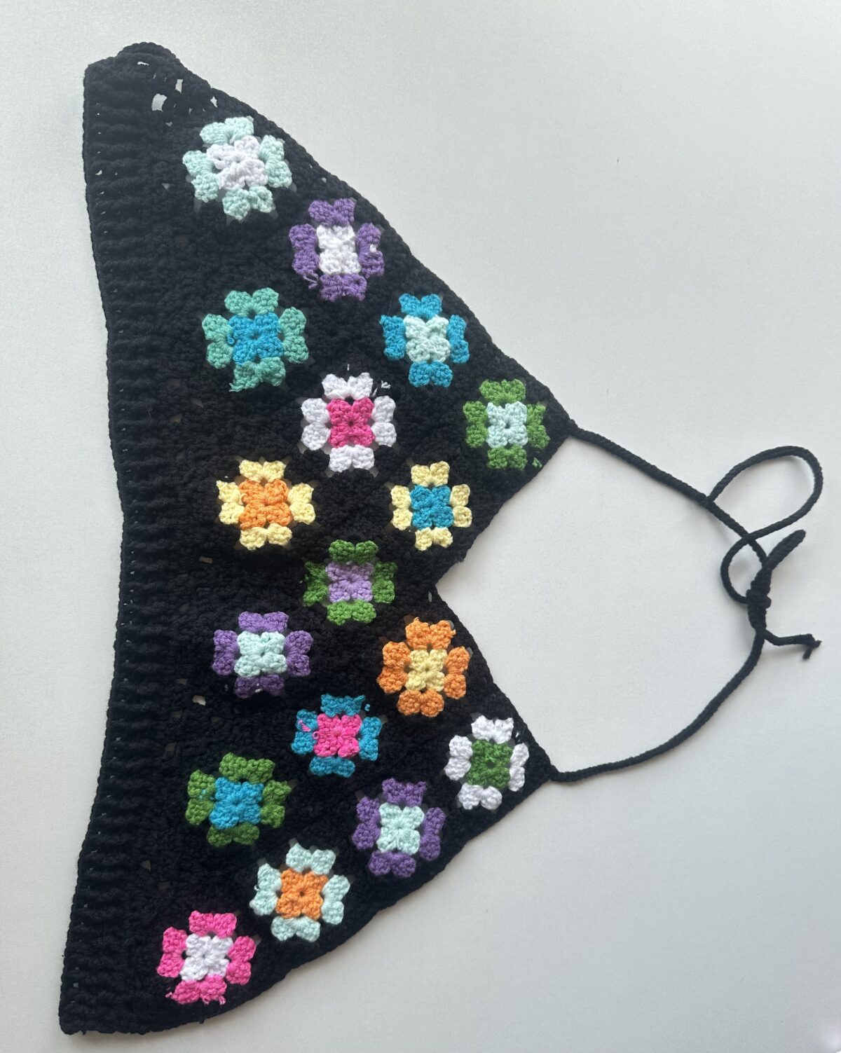 Midnight Floral crochet halter top - handgemaakt bij Loom & Loop