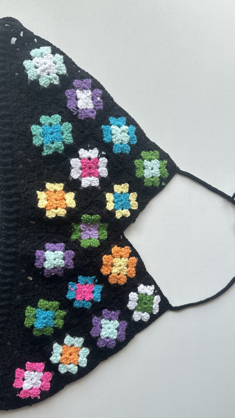 Midnight Floral crochet halter top - handgemaakt bij Loom & Loop